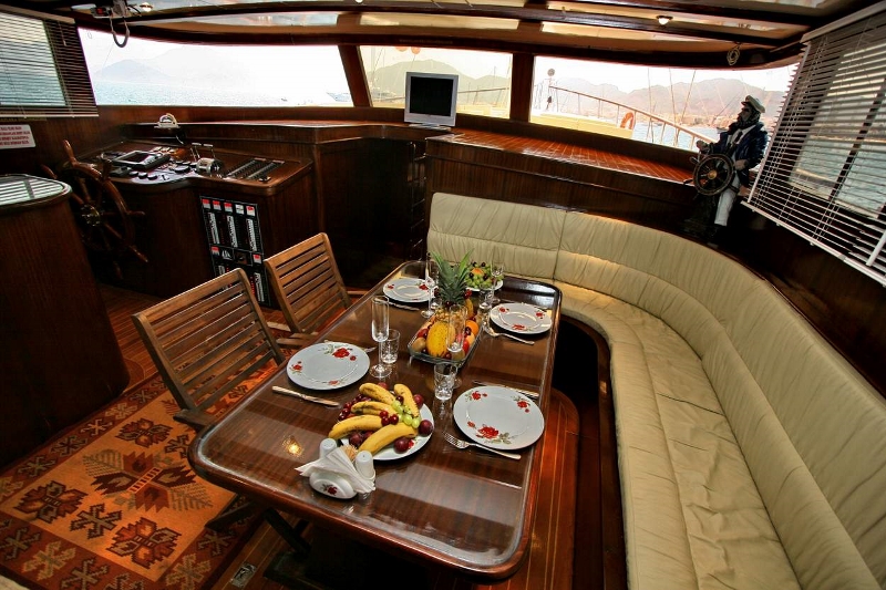Luxury yacht charter Turkey Derya Deniz - Saloon