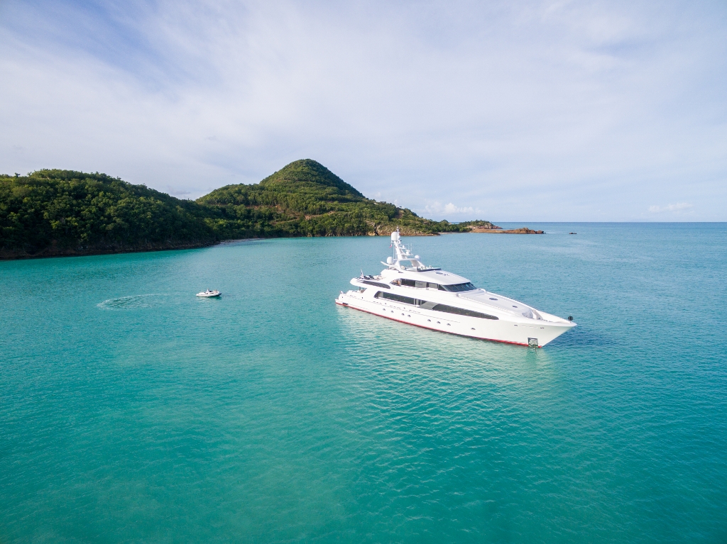 yacht charters luxury