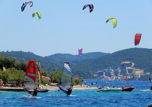 Kitesurfing and windsurfing yacht charter