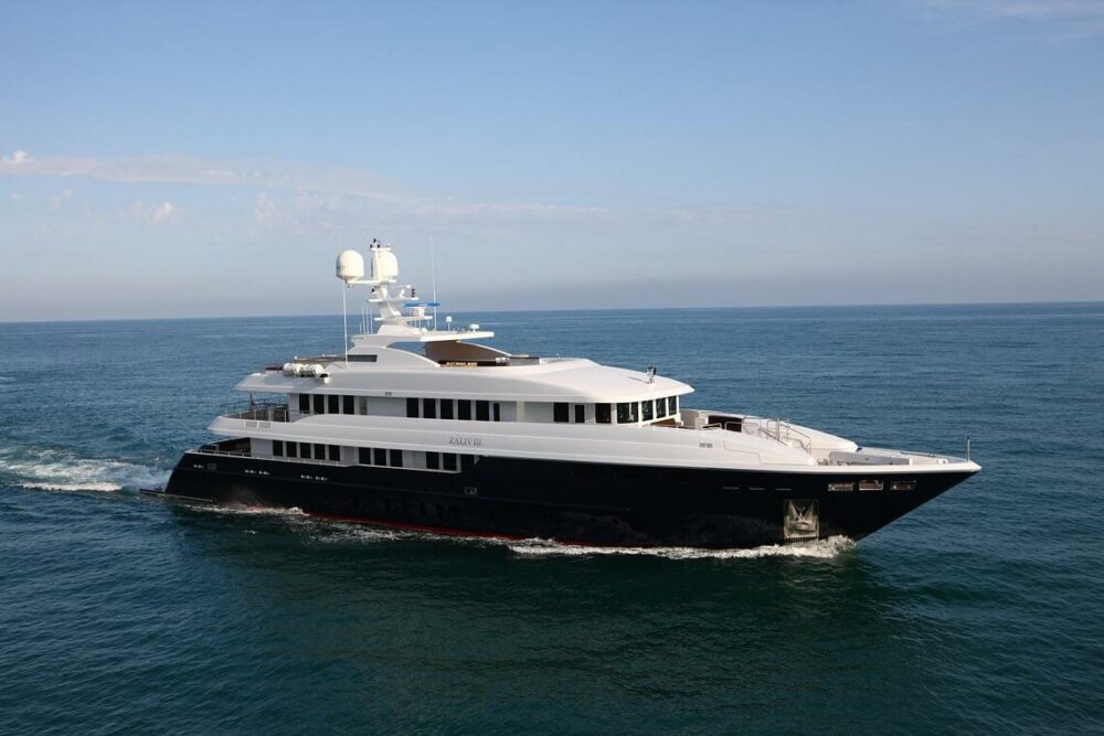 luxury motor yacht rentals